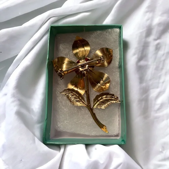Goldtone vintage flower pin - Picture 2 of 2
